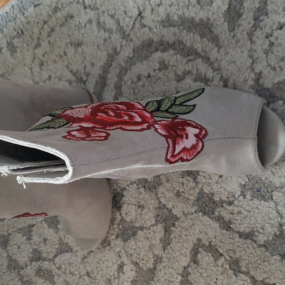Open toe booties - Picture 3 of 6